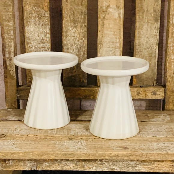 Set of 2 Fluted Base Pedestal Riser Candle Holders - Picture 1 of 7